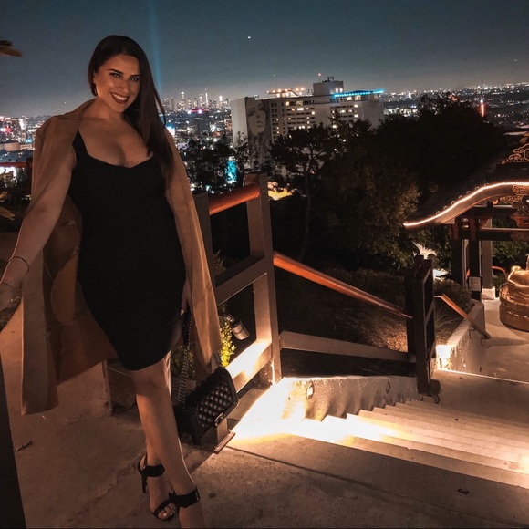 Welcome to my closet! Thank you for the love ❤️ - Picture 7 of 11